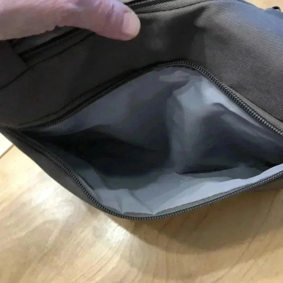 Travelon nylon multi pocketed crossbody bag - Picture 7 of 7